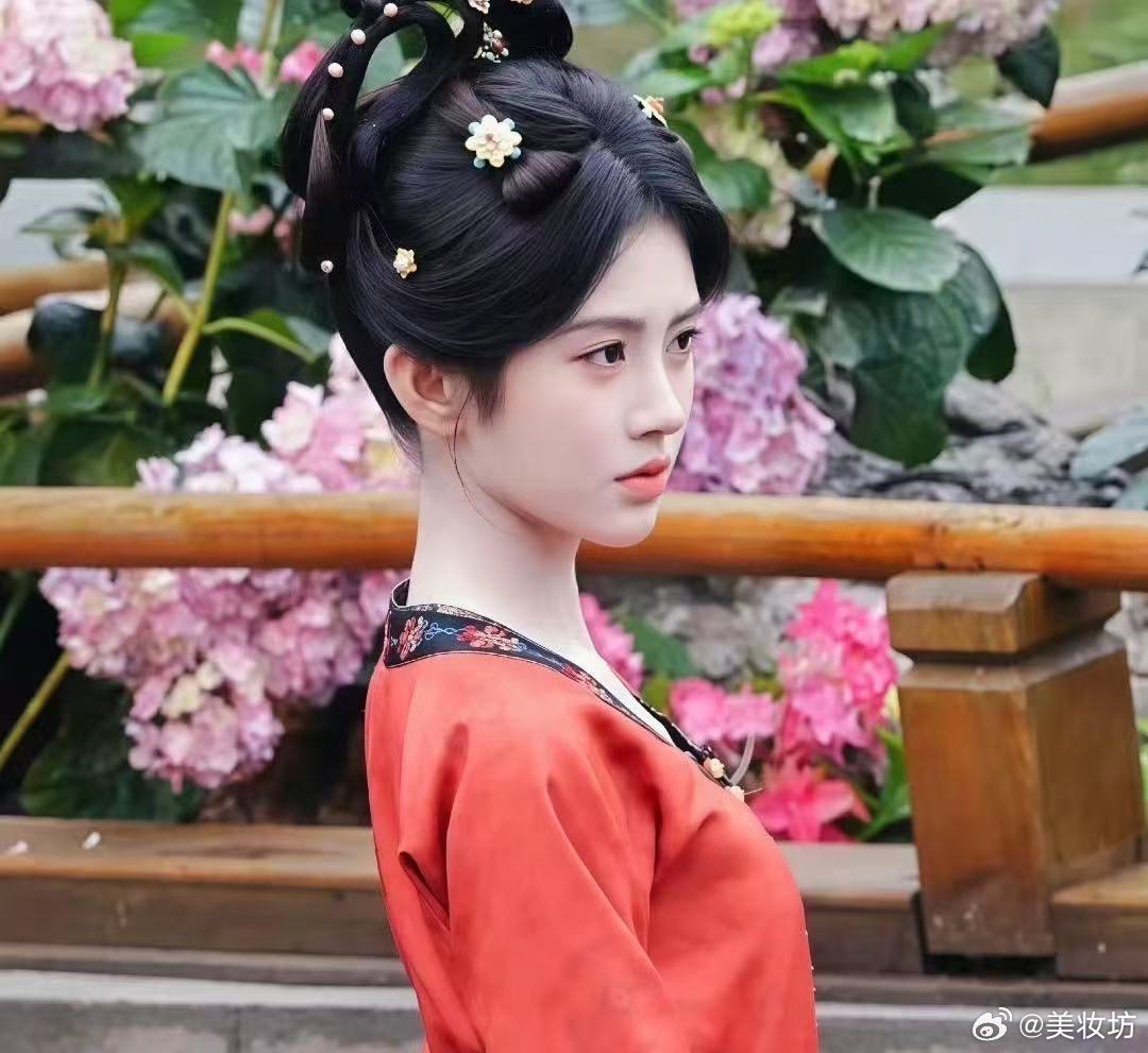 鞠婧祎万花世界苏绿夏唐装路透 鞠婧祎万花世界苏绿夏唐装路透！鞠婧祎新剧唐装造型路