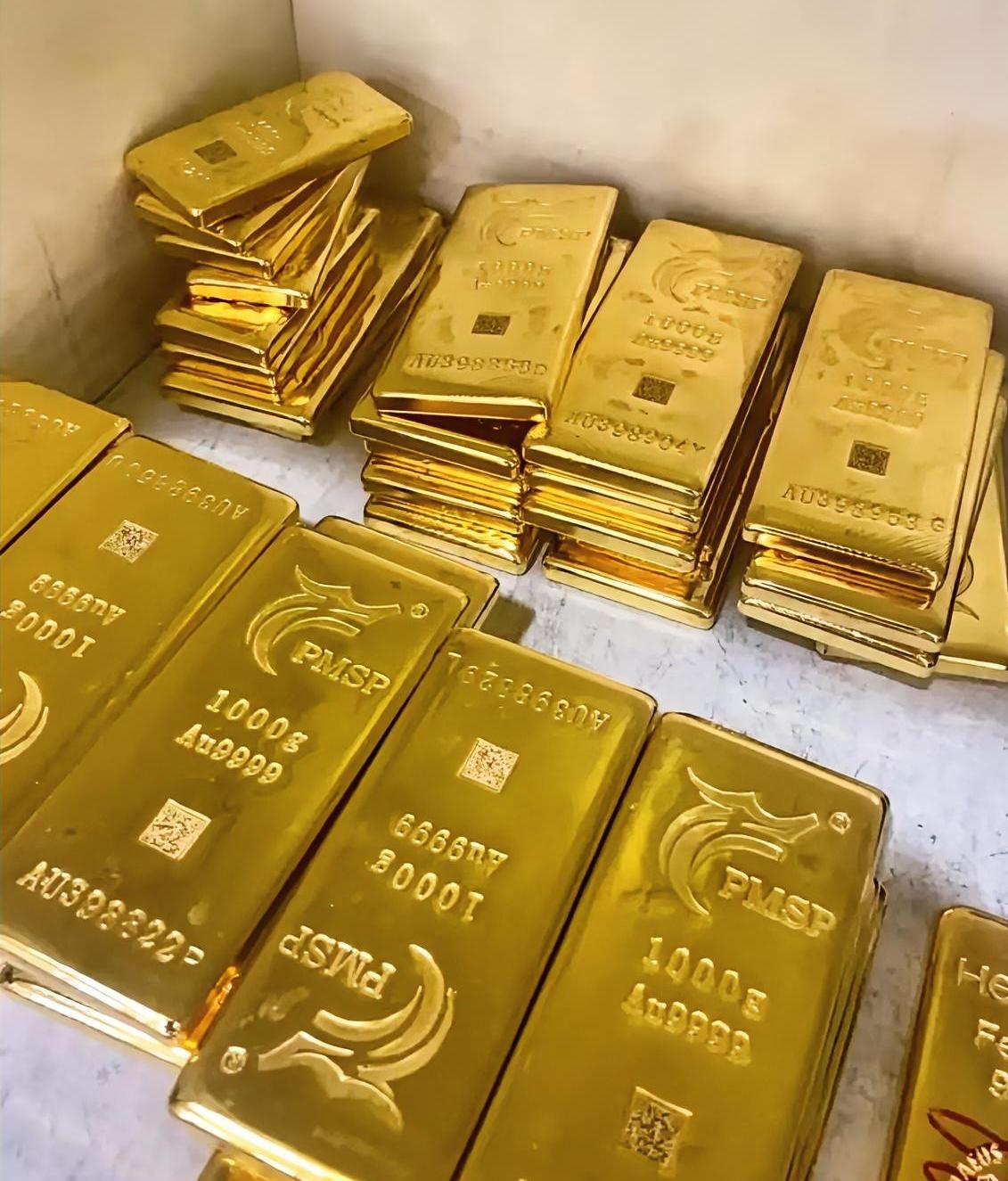 一夜之间，
发现大家都在买黄金
不是因为金价跌了，而是因为接下来
黄金要涨了，这