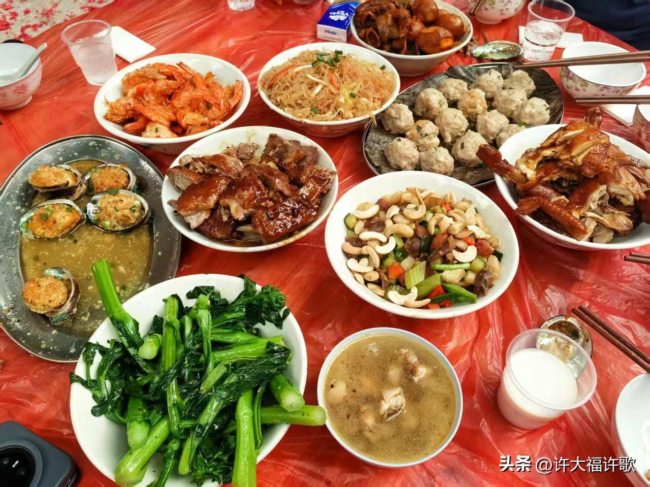 肇庆鼎湖夏江村：鸡酒宴里的添丁喜俗——
 
    在肇庆鼎湖区夏江村，新生命的