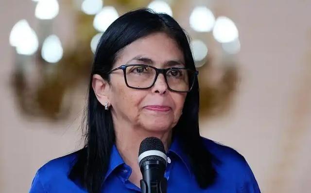 委内瑞拉总算给中国一个交代： 在把 65 亿桶石油的开采权转让给美国之后，委内瑞