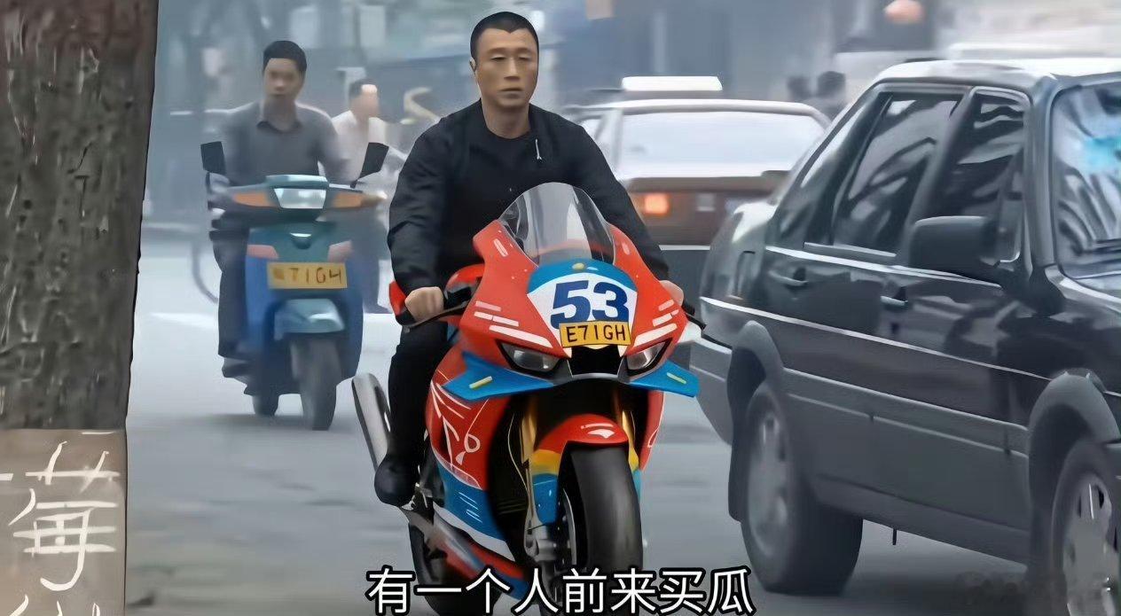 张雪机车再夺冠军强哥换新座驾来买瓜了！ 