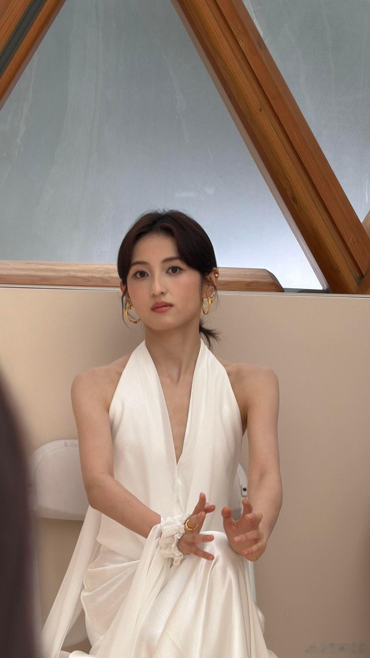 张子枫瘦了之后有熟女味道了张子枫的气质转变太明显，甩掉婴儿肥，褪去稚嫩感，独属于