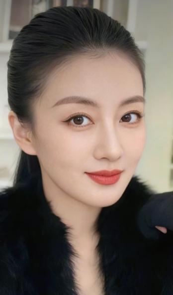 生活实不易，
人都有疲惫想放弃的瞬间。
就像《高兴》里的刘高兴，
打工时遭遇好多
