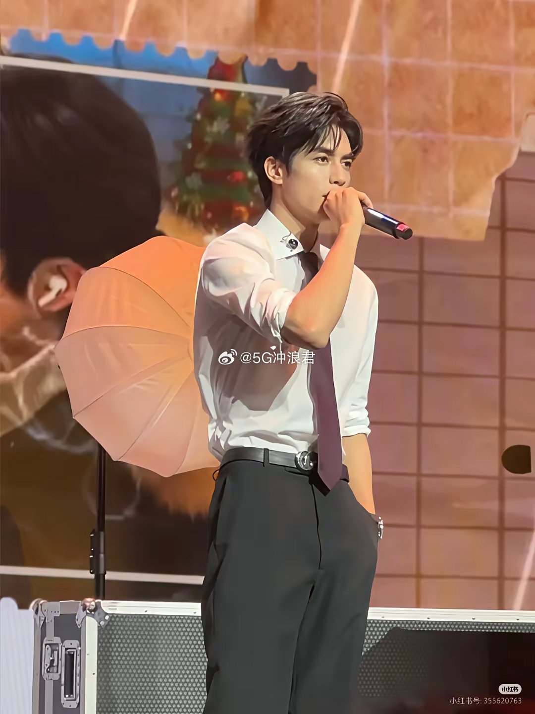 瞬间理解林允了，为什么会和宋威龙谈恋爱了，不是图他资源好，也不是图他有背景，也不