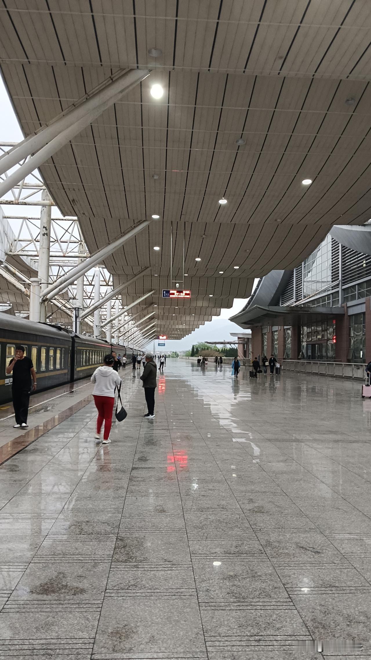 胜利到达井冈山！
革命圣地，红色摇篮。