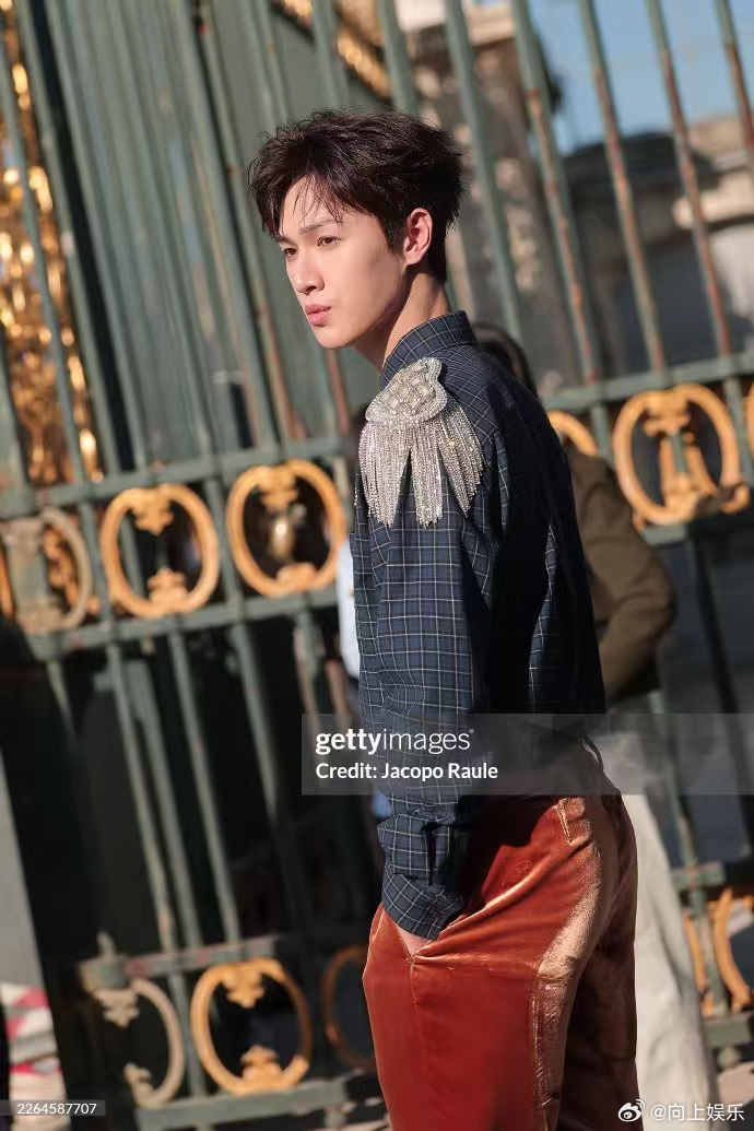 李昀锐Dior生图李昀锐看秀g社出图李昀锐看秀g社出图，李昀锐Dior生图来袭，