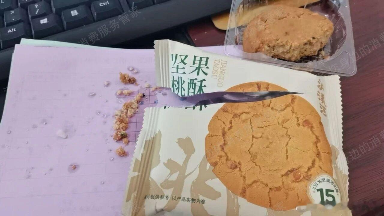 市监部门已受理桃酥疑吃出牙冠投诉 泸溪河桃酥吃出金属牙冠事件，折射出新中式烘焙赛