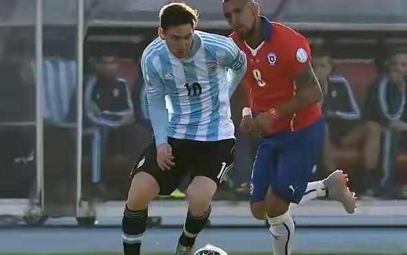 比达尔:批评梅西的人简直疯了，他可是智利足球发展的最大功臣。前尤文巨星，智利名宿