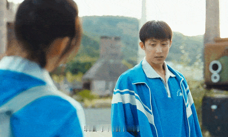 终于等到岁月有情时烟花名场面黄景瑜 晓丹你看见烟花了吗 烟花照亮了夜空，也照亮了