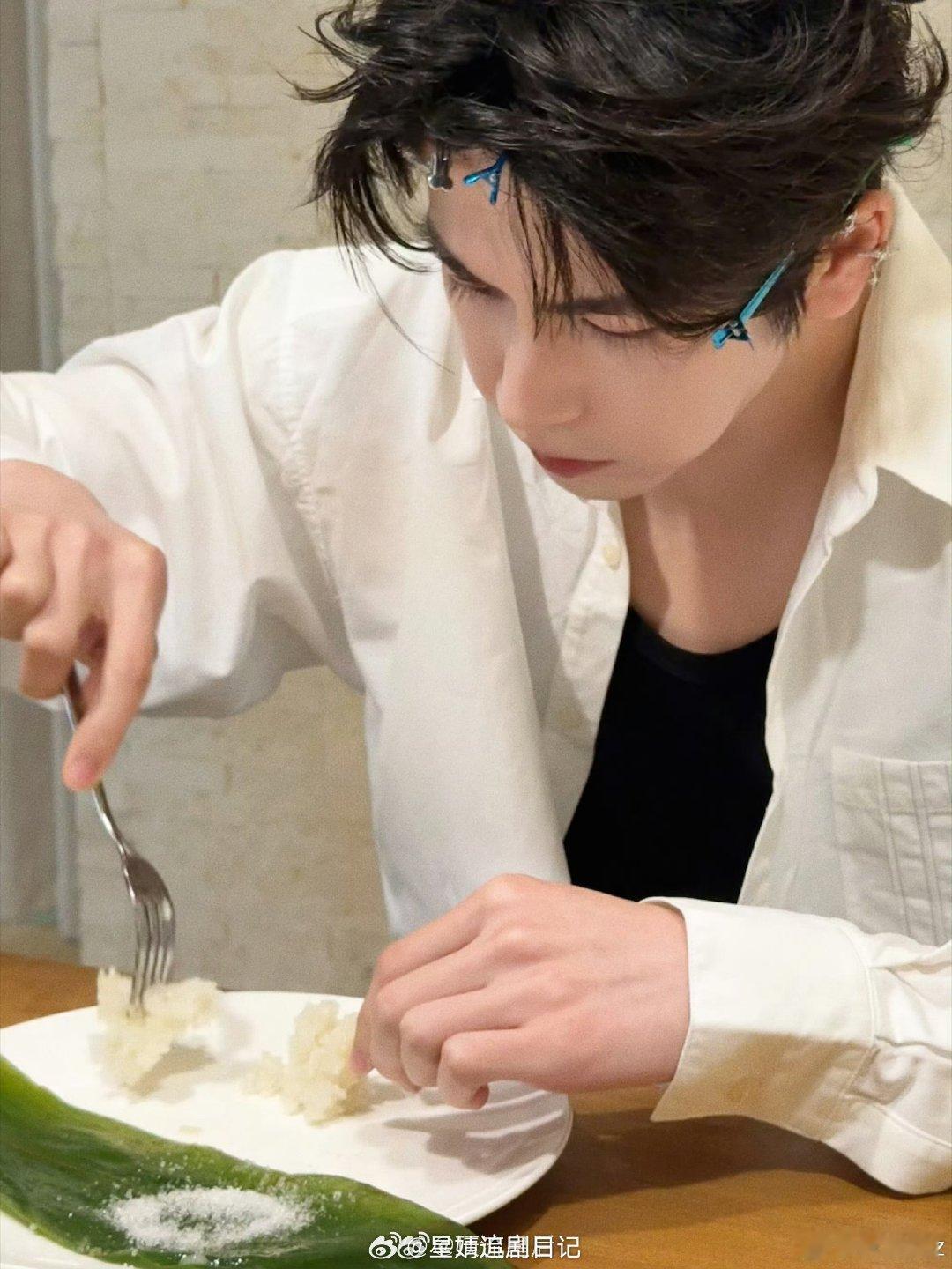 95🥜帅哥们张凌赫、宋威龙、陈星旭、邓为、林一、田嘉瑞端午节营业来啦 