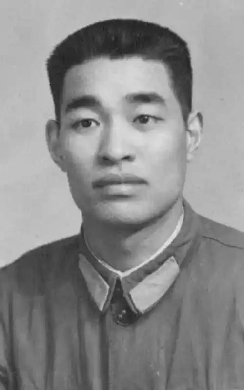 1962年11月18日喀喇昆仑山下，我军边防一个连掉进印军埋伏圈，被两处暗堡堵在