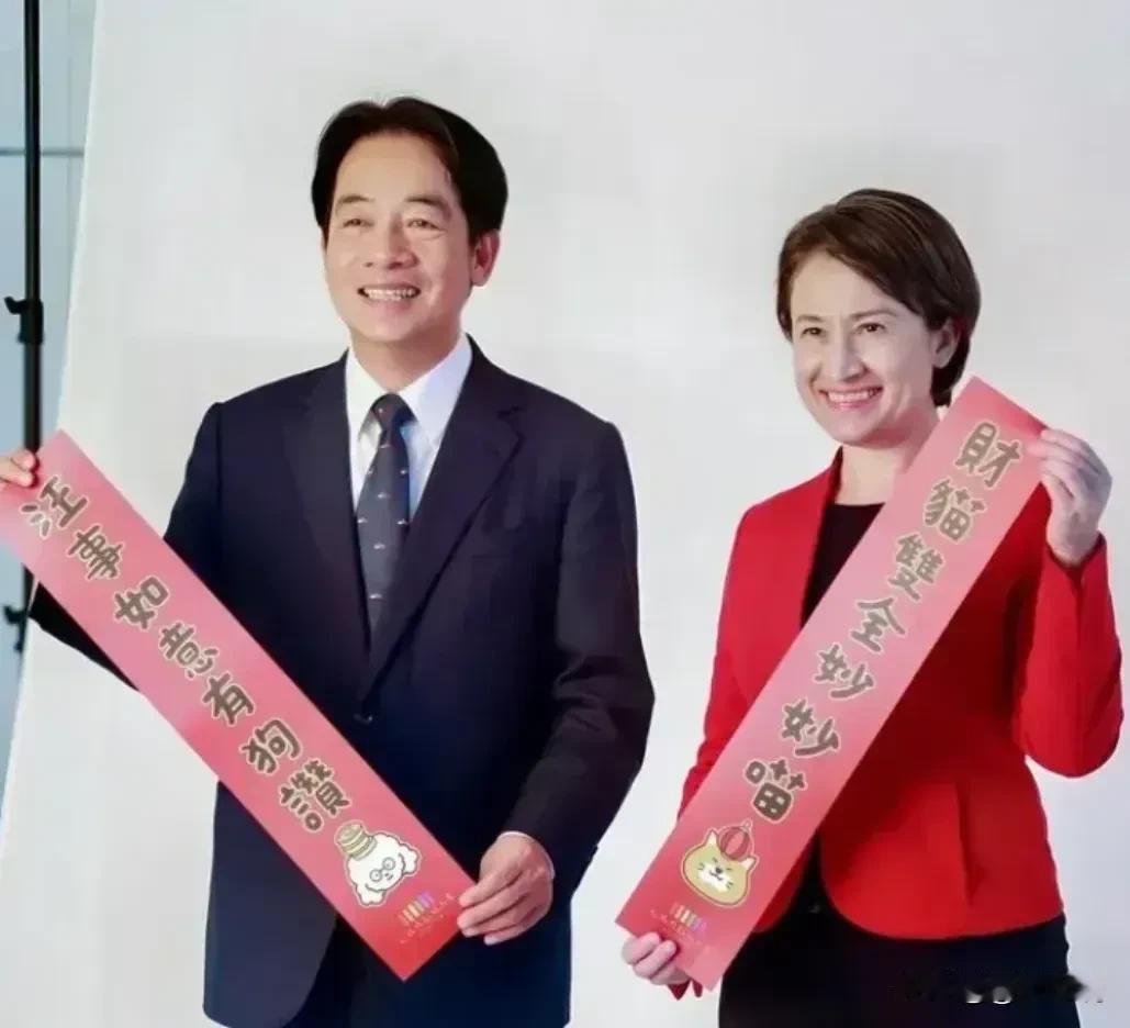 赖萧新春对联……！
上联（赖）:“汪事如意有狗赞”；
下联（萧）:“财猫双全妙妙