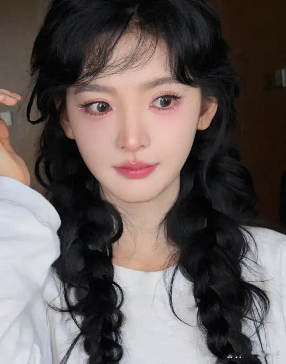 章若楠“兔塑公主妆”曝光！这少女感也太绝了吧 