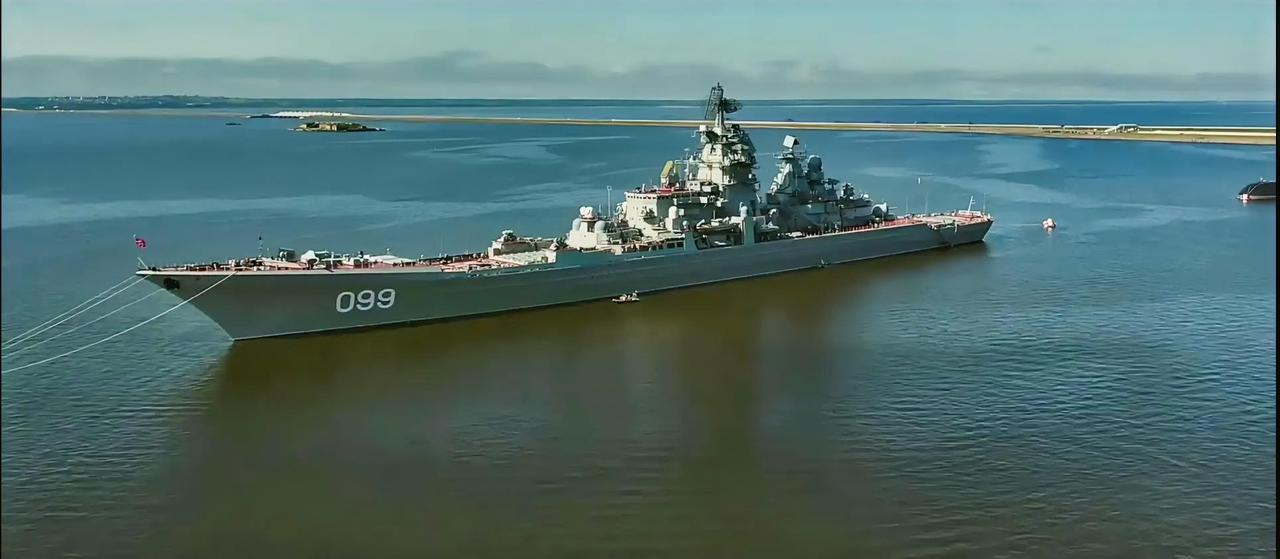 这是俄罗斯的“彼得大帝”号巡洋舰，是基洛夫级巡洋舰的4号舰，也是目前该级舰中唯一