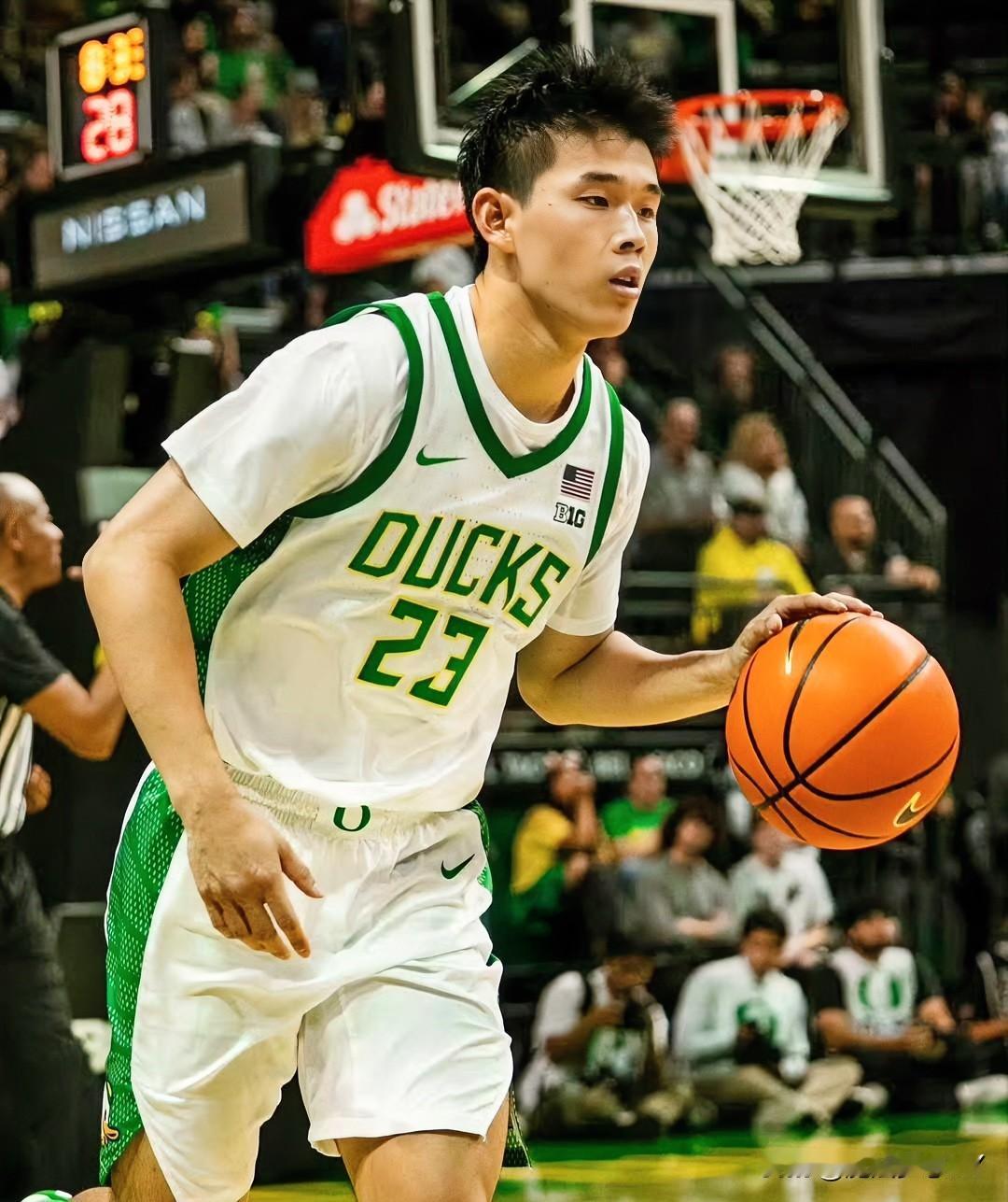 这下尴尬了
不止现场观众知道
就连主教练都知道了，林葳的
投篮根本没有任何威胁！