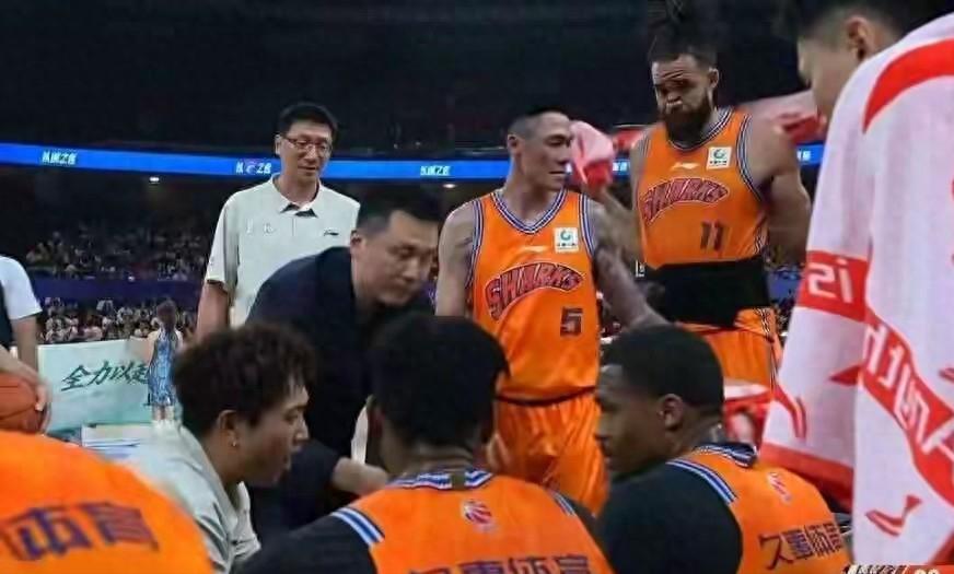拉倒吧！输上海12分，全网追着博日奇骂，这锅他背不动！
10月26日CBA第五轮