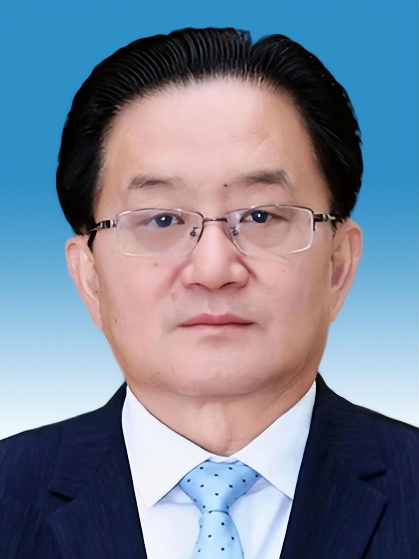 济南市今官宣的曹军，履历很干净，从长清区到市直部门，再到二线单位。

可是，谁能