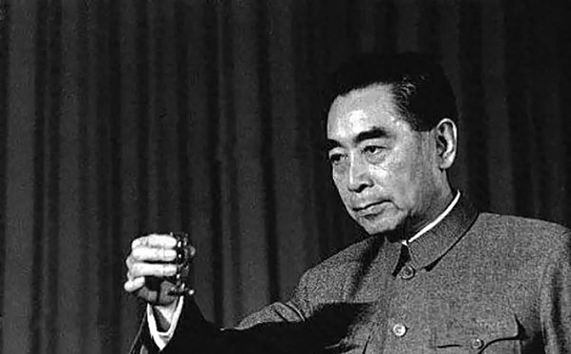 1950年，周总理举杯向徐帅夫人道歉：20年前误会了你，这一刻他终于坦言心声
1