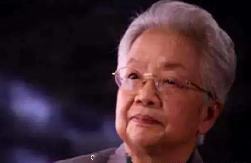 吴旭君，这位出生于1932年7月26日的女性，是福建德化人。她在1953年开始担
