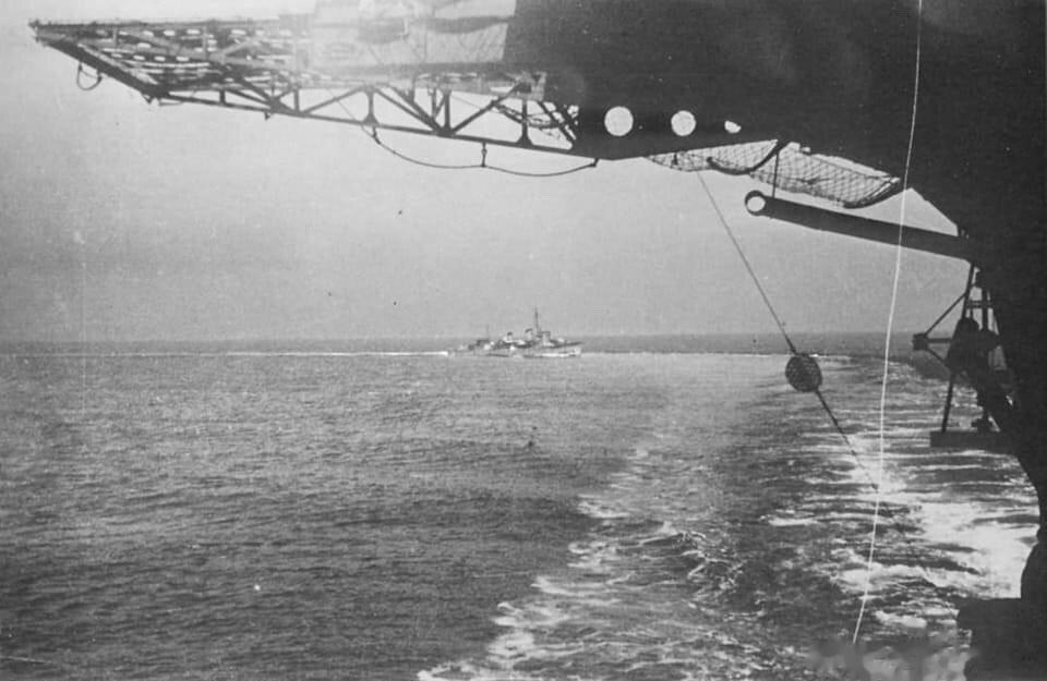 正在进行测试训练的翔鹤，摄于1943年3月18日的东京湾 ​​​