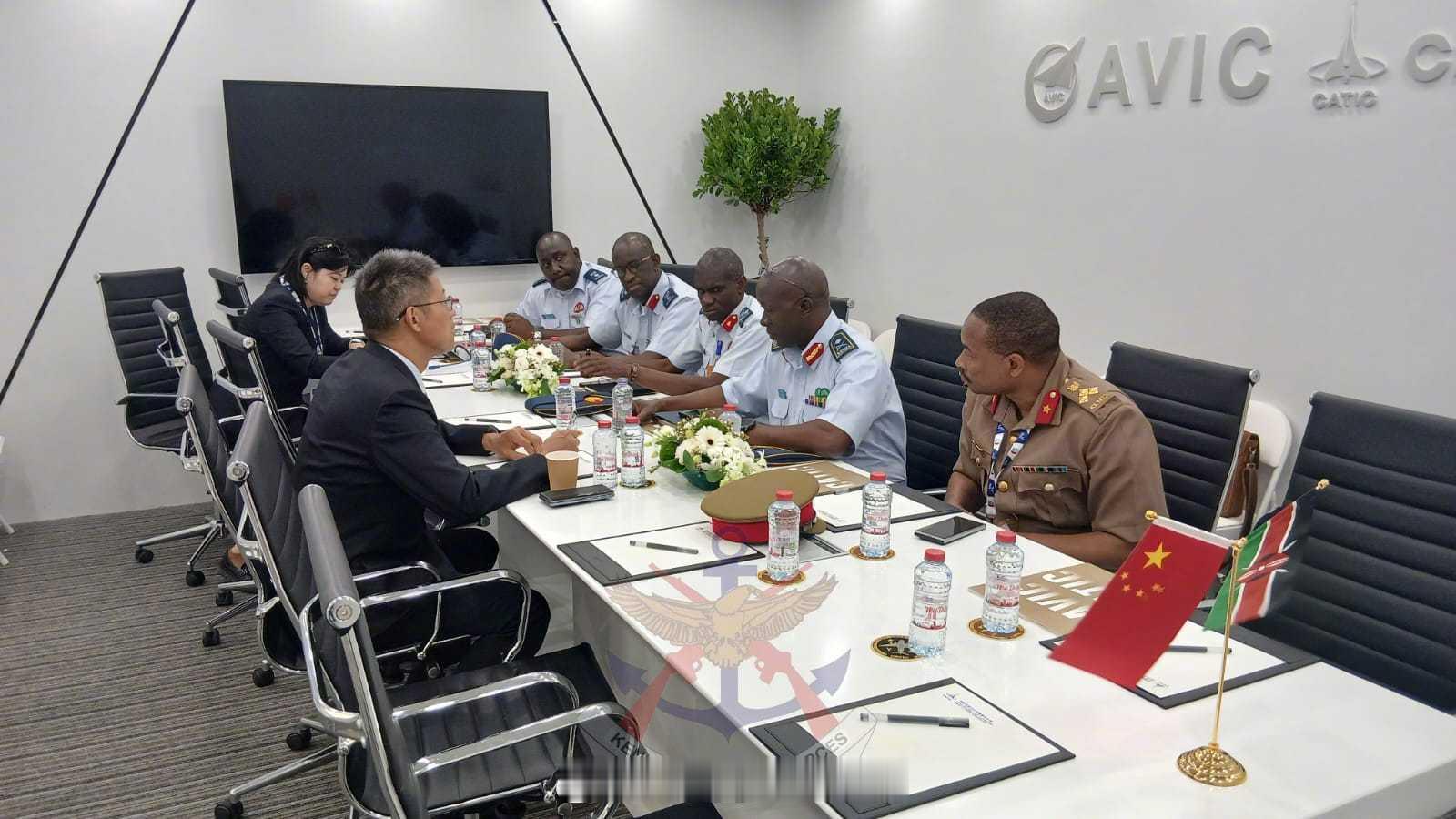 烽火问鼎计划 肯尼亚空军司令伯纳德·瓦利亚乌拉少将观摩2025 年迪拜航展，到访