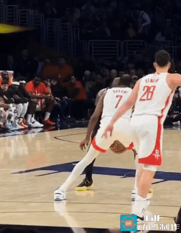 我觉得詹姆斯这个扣篮应该是本届NBA季后赛目前为止最精彩的一个扣款了，甚至没有之