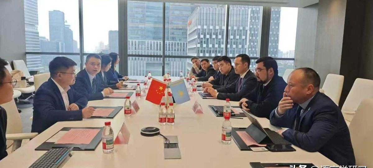 东方希望来了，不是来收粮的，是来“炼粮”的。
阿克莫拉州的小麦，以后不只卖原粮，