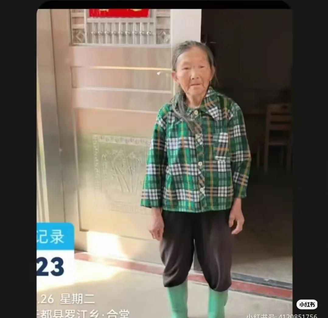 江西省赣州市于都县罗江乡老人走失
外婆于2026-05-29早上凌晨5点出门走丢