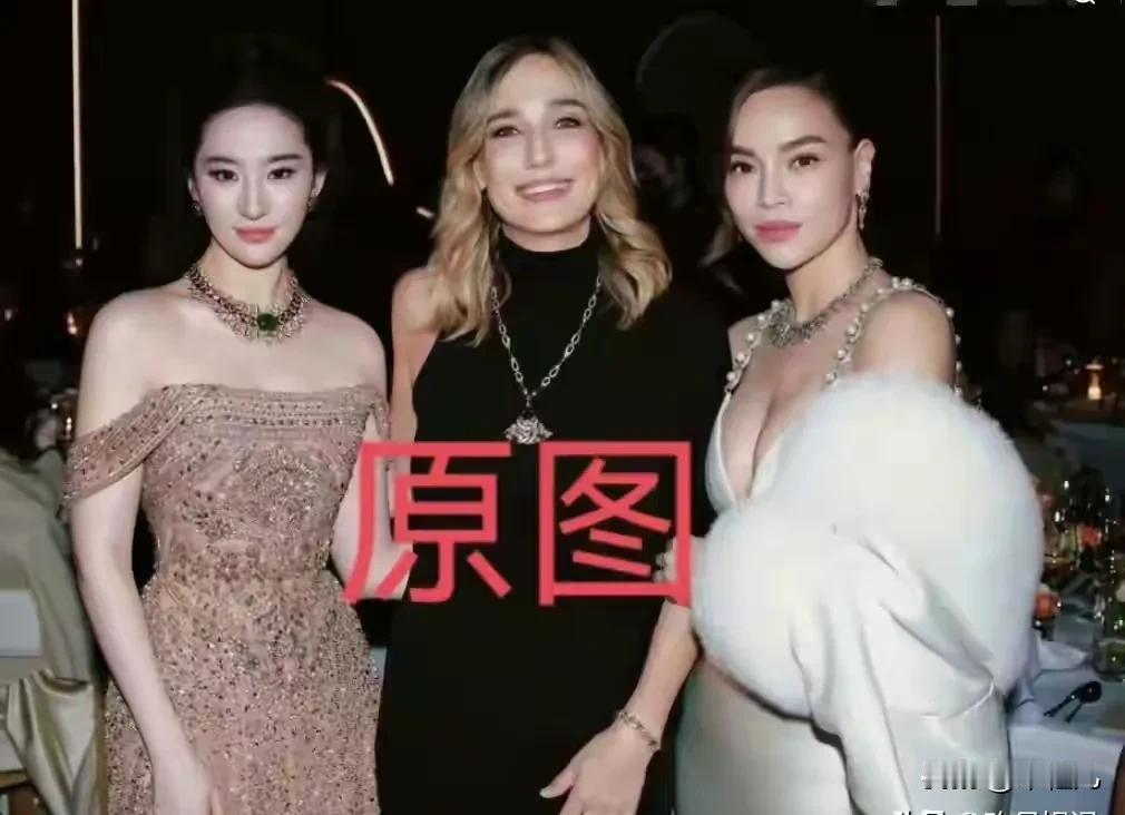 一向以神仙姐姐形象示人的刘亦菲
这次也犯了一个低级错误
她们的合影里，只留了品牌