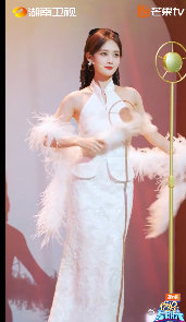 李一桐hi6直拍美神降临你好星期六李一桐[超话]她的舞蹈有种独特的个人风格，既有