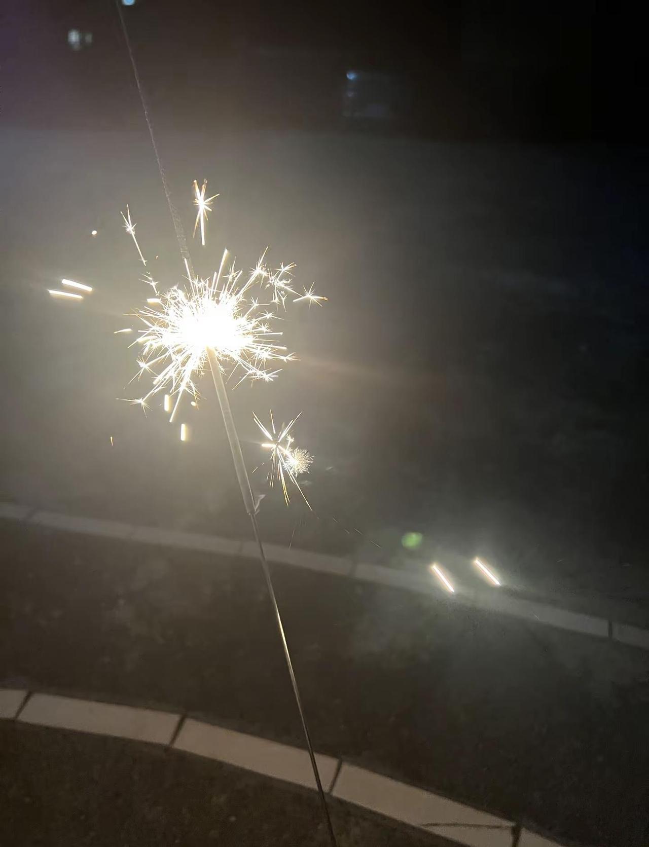 健康的活着，平静的过着，开心的笑着，适当的忙着就很好。