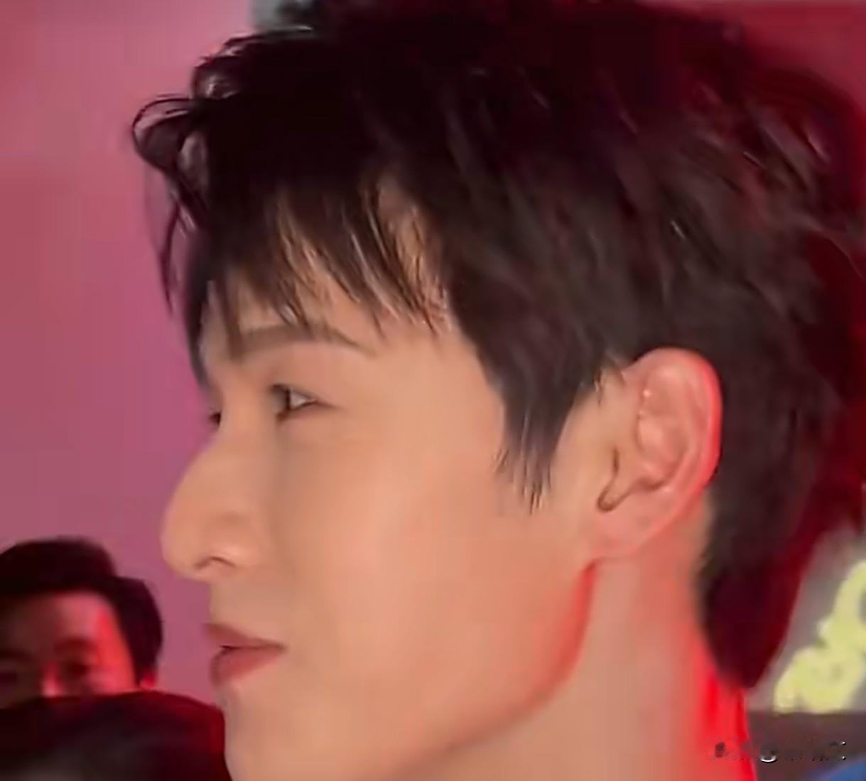 李昀锐喊130斤太胖！曾瘦到124斤，粉丝急得直喊多吃点
 
李昀锐现身活动被粉