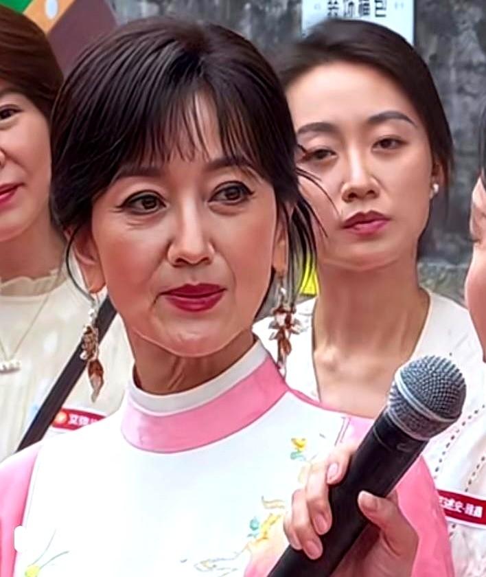谁敢信，72岁的赵雅芝生图状态是这样的？

最近在搜狐视频大会上，她那高清镜头下