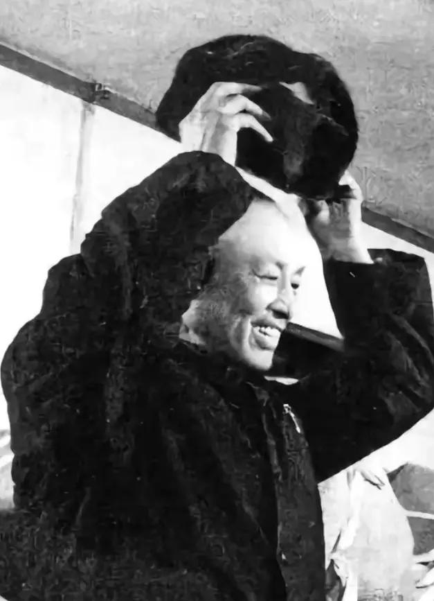 1975年，周养浩被特赦，重获自由后，国家允许周养浩去任何地方，周养浩提出：“我