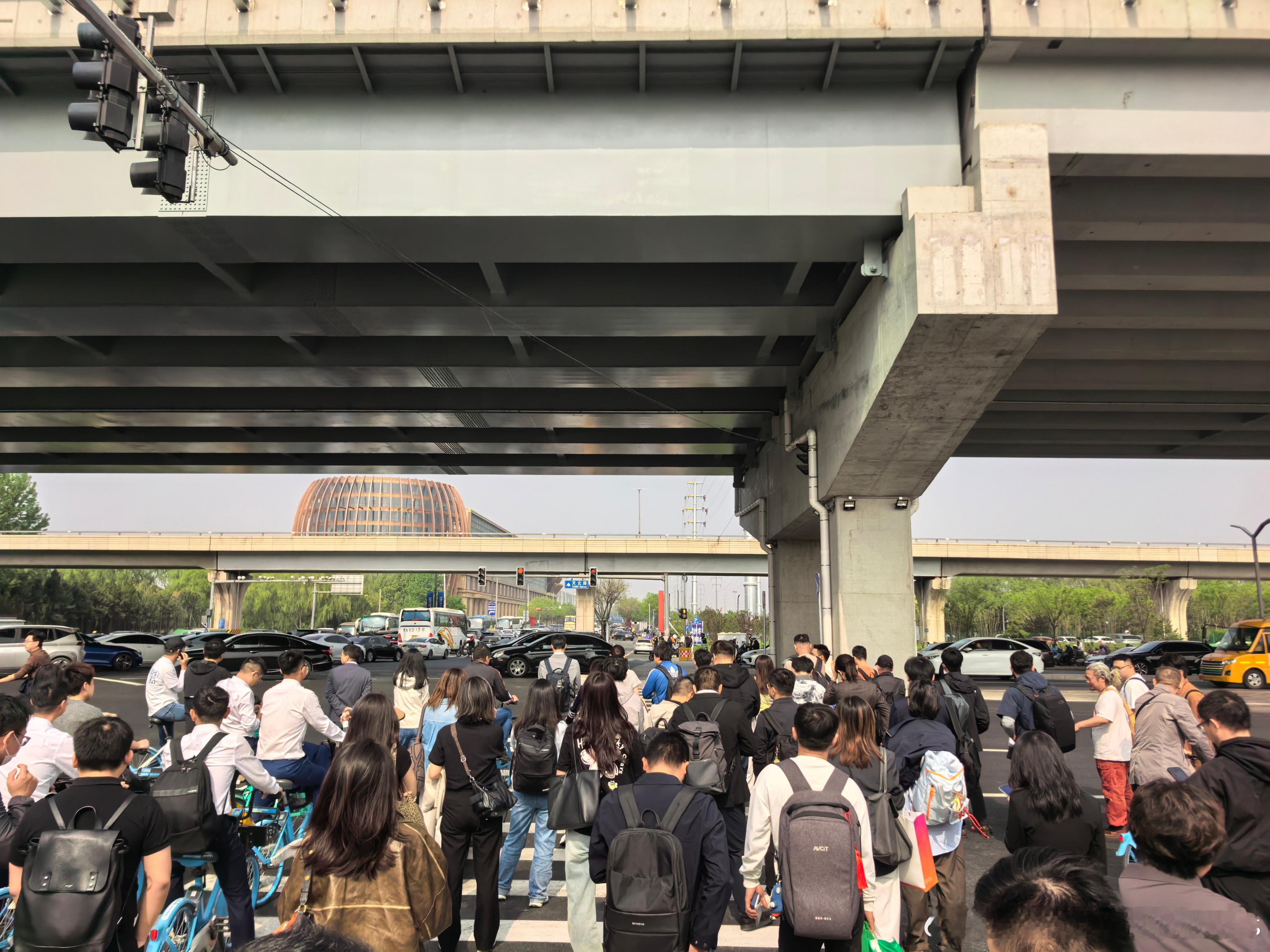 人麻了，最后三公里五十分钟没过去，大家都开始步行小鹏对不住了，七点五十出发，十公