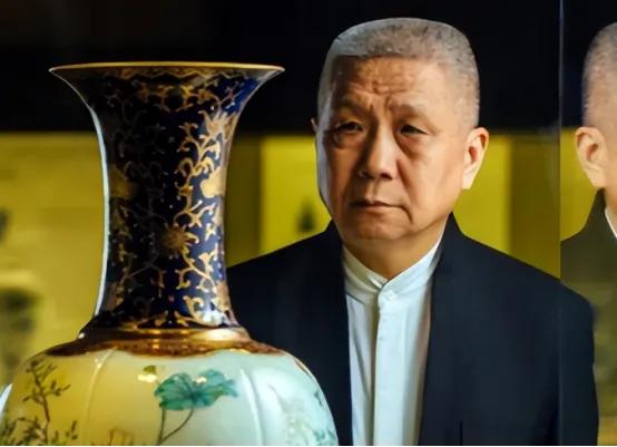 杨澜问马未都：“你以后会把博物馆上交给国家吗？”马未都摇摇头：“不会上交国家！”