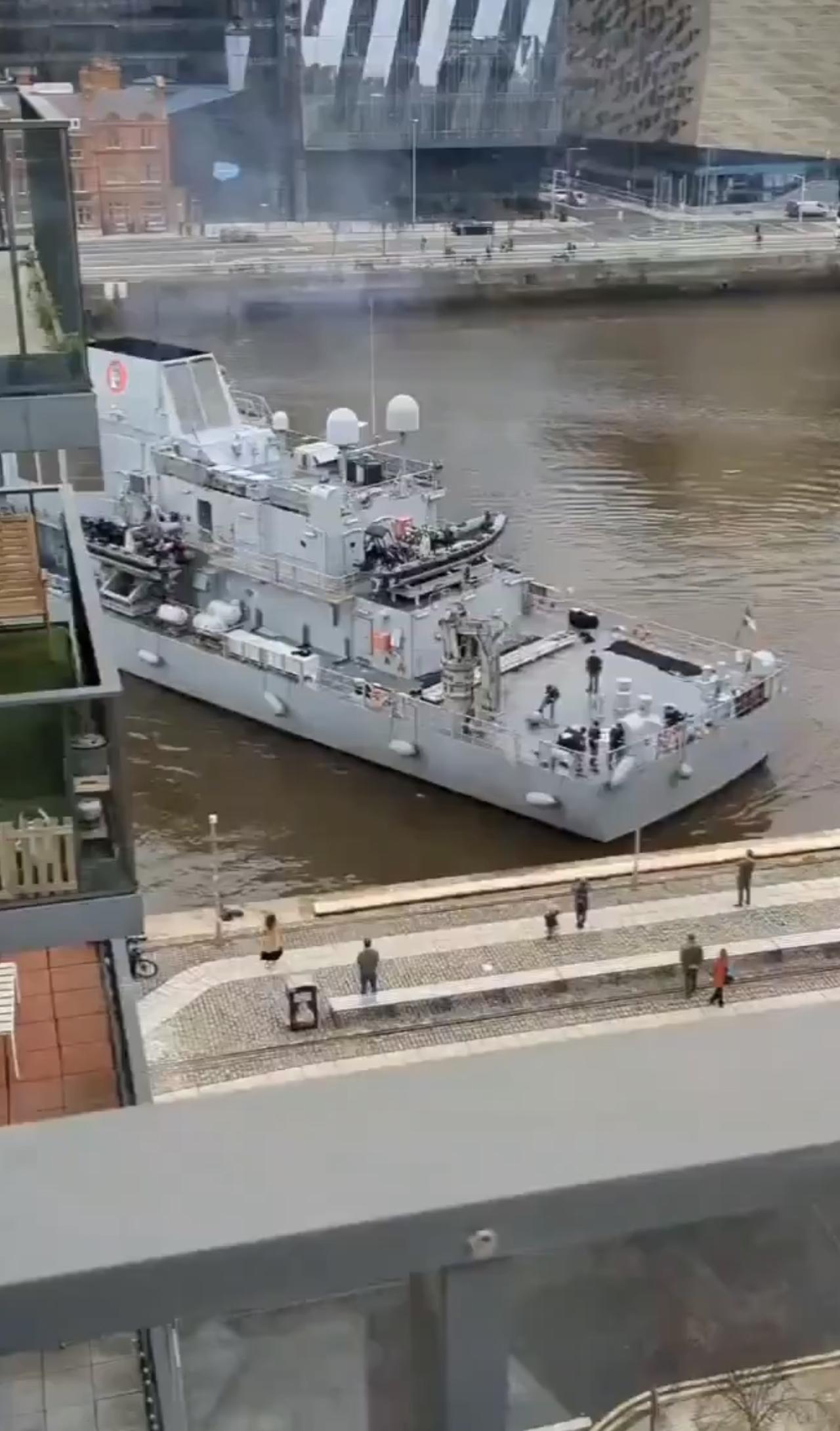 今天上午，爱尔兰海军的“塞缪尔·贝克特”级近海巡逻舰“塞缪尔·贝克特”号在爱尔兰