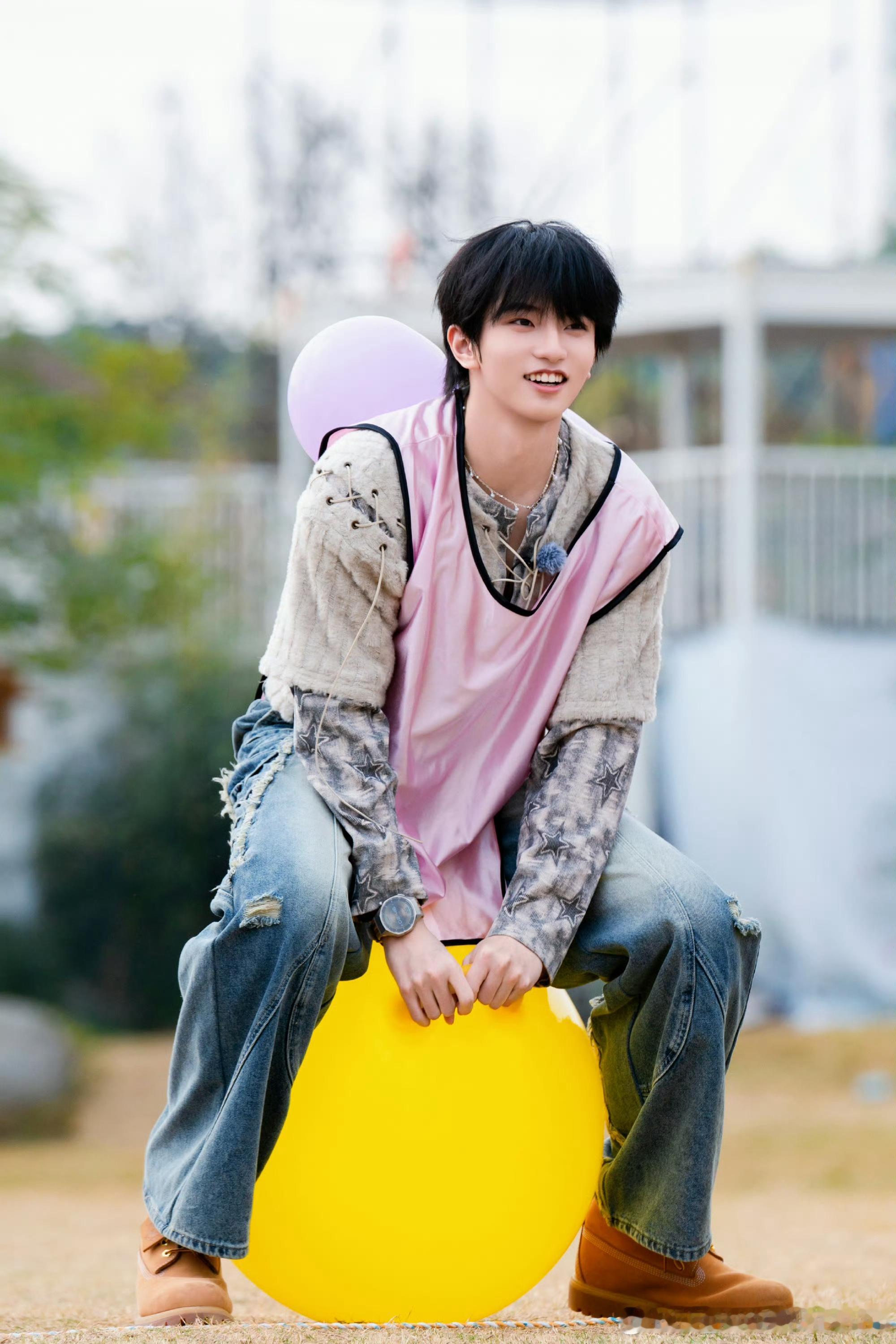 周五晚高疯收官好走心穆祉丞《周五晚高疯》收官照，真的感受到了在这个综艺感受到了快