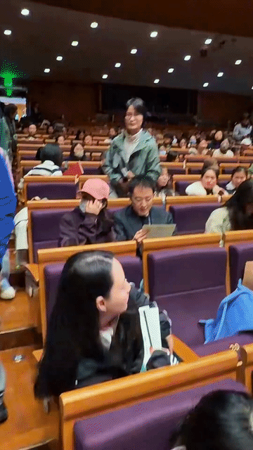 李冰冰和任泉，当年的金童玉女，现在看起来像父女，李冰冰粉色帽子和口罩一戴，活脱脱