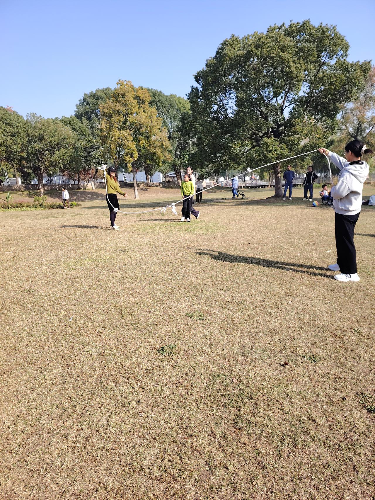 我是一个80后的后妈，这个身份在很多人眼里或许并不光彩，甚至带着一些偏见和误解。