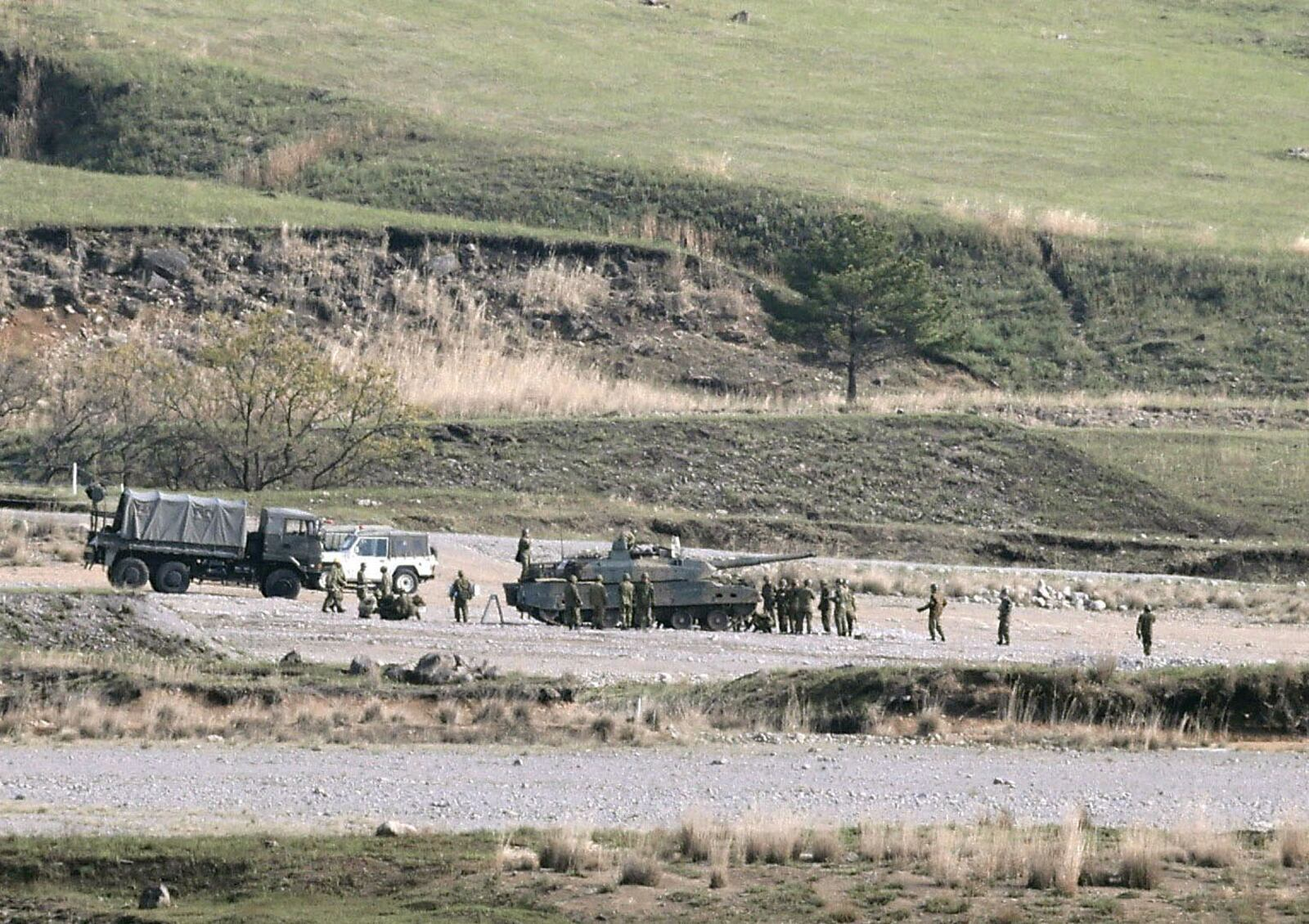 日本自卫队训练场爆炸3死1重伤 可以确认10式坦克的顶部大部分以及后部的自动装载