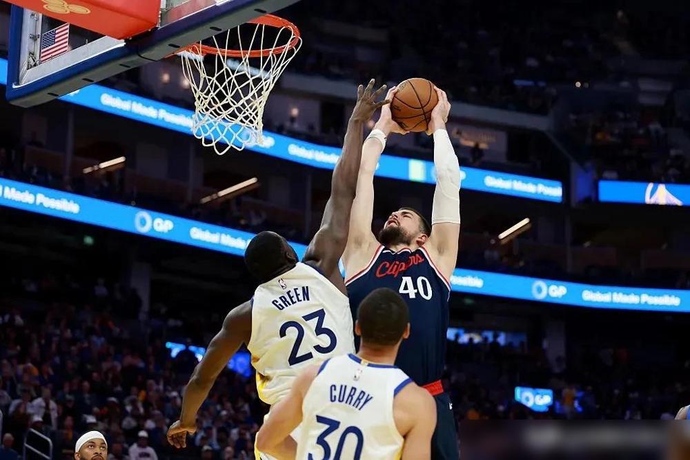 绝了！勇士这晋级之路看得人血压飙升！昨天生死战灰熊两大内线被巴特勒活生生造了9次