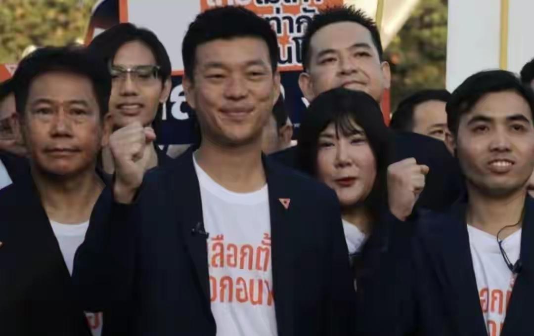 泰国又要准备竞选，纳塔蓬影响年轻人，他跟阿努廷佩通坦都有矛盾