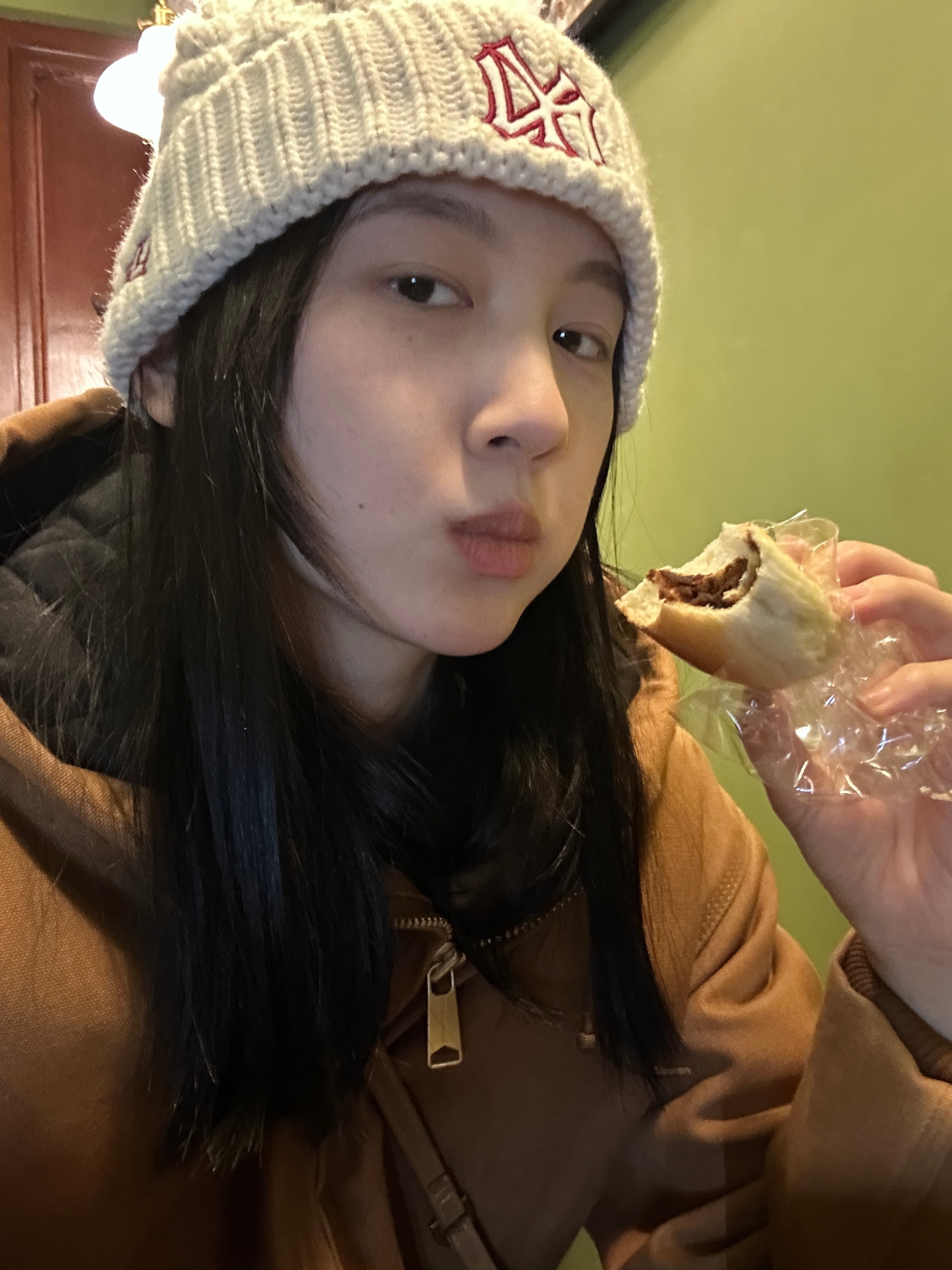 晚上好bb们！！我真的好纠结阿阿阿想分享一些日常在xhs 但是不知道发大号还是?
