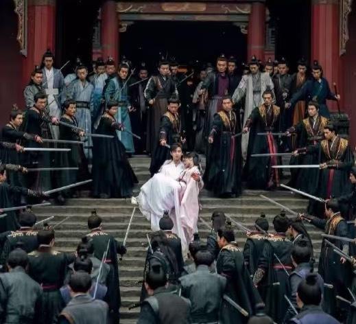 成毅万剑穿心名场面来了万剑穿心名场面  成毅万剑穿心名场面来了，谁来懂一下这个万