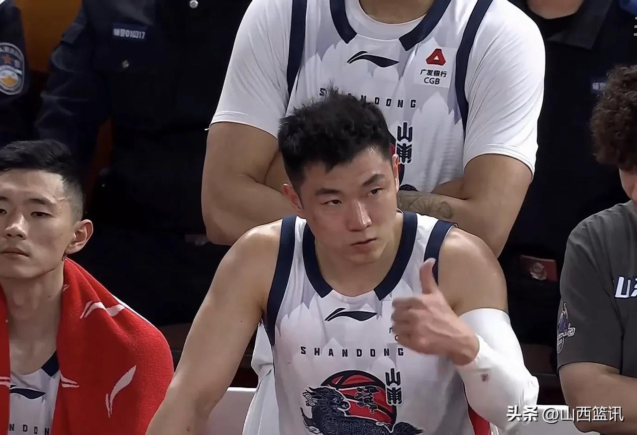 山西汾酒男篮就刘传兴伤情做出通报
通报指出：经医院检查，刘传兴被初步诊断为脊髓震