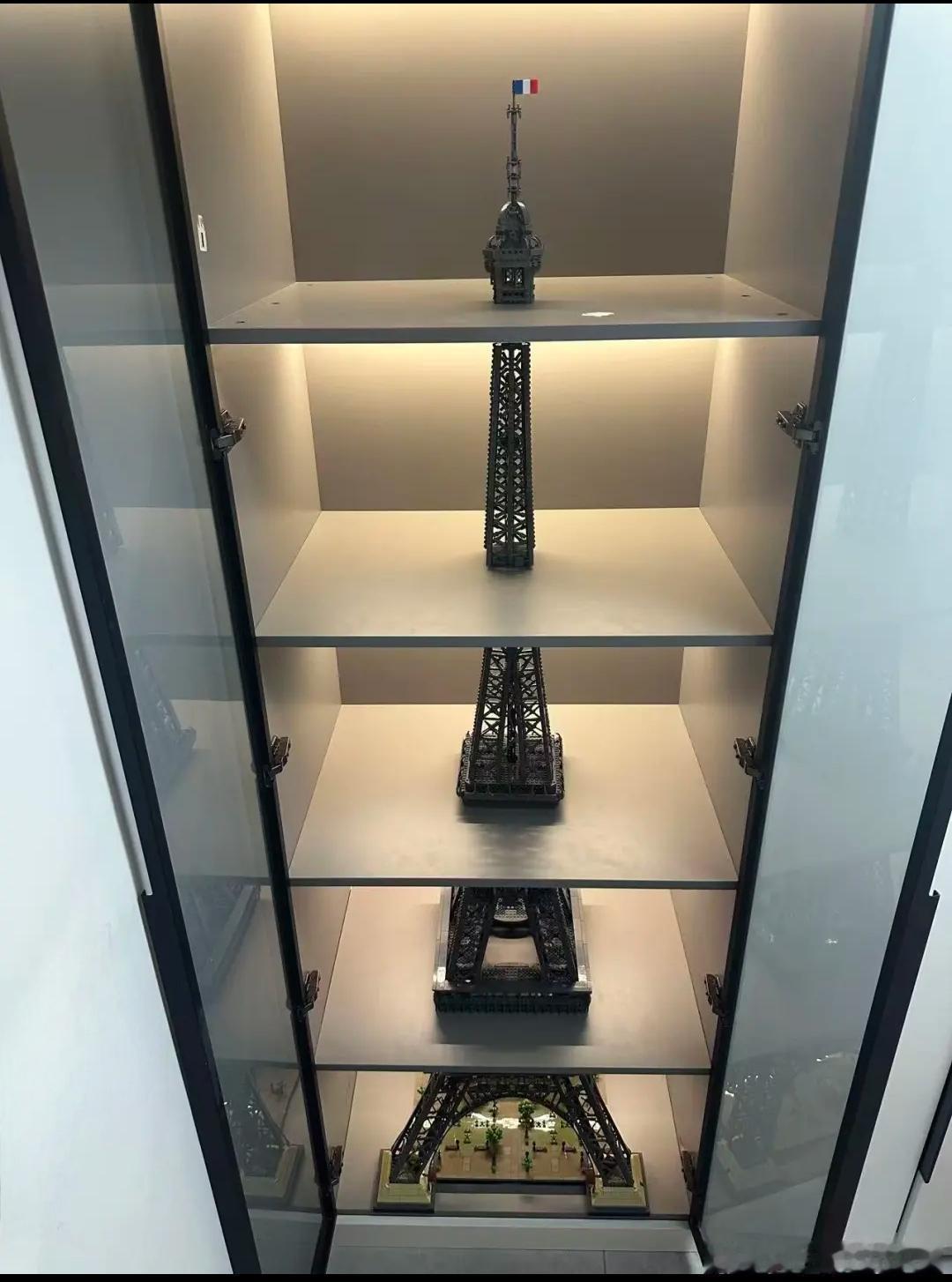 这铁塔，非常法国....比路易十六还十六..... ​​​