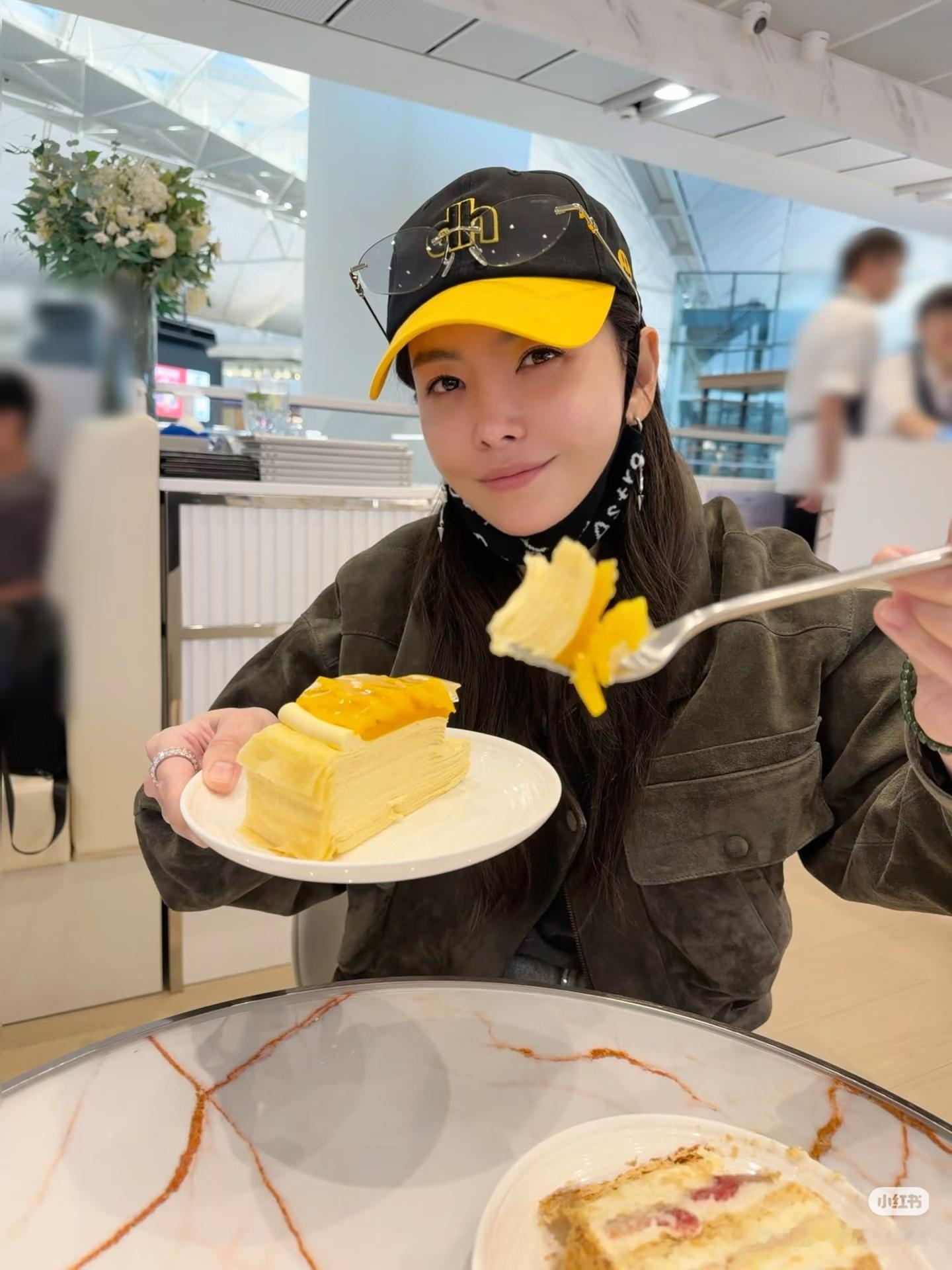 “啊～”张大嘴巴，女友视角喂食我代😋 