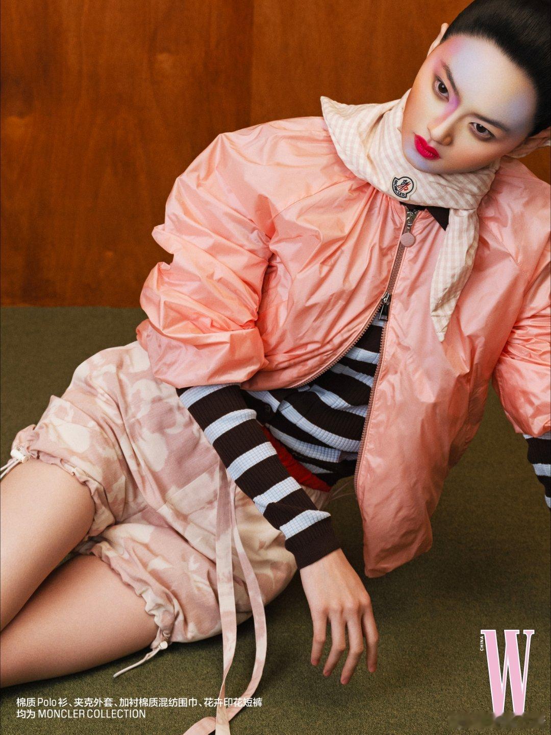 色块碰撞像蒙德里安打翻调色盘，线条利落如手术刀划过画布艺术与时尚的共舞，每帧都是