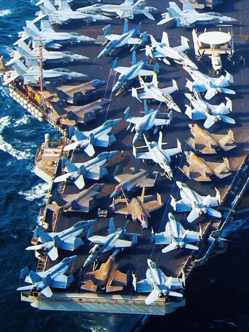 兵器影像[超话] 海上的环境对于隐身战机的皮肤挺有挑战啊。 ​​​